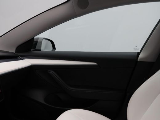 Tesla Model 3 Standard RWD Plus 60 kWh 238 Pk | Stoelverwarming | Panoramadak | Camera | Adaptive Cruise | 18 I... ActivLease financial lease