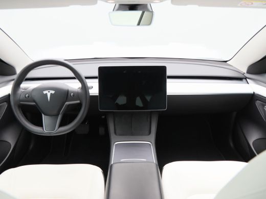 Tesla Model 3 Standard RWD Plus 60 kWh 238 Pk | Stoelverwarming | Panoramadak | Camera | Adaptive Cruise | 18 I... ActivLease financial lease