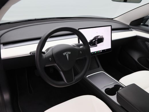 Tesla Model 3 Standard RWD Plus 60 kWh 238 Pk | Stoelverwarming | Panoramadak | Camera | Adaptive Cruise | 18 I... ActivLease financial lease
