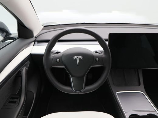 Tesla Model 3 Standard RWD Plus 60 kWh 238 Pk | Stoelverwarming | Panoramadak | Camera | Adaptive Cruise | 18 I... ActivLease financial lease
