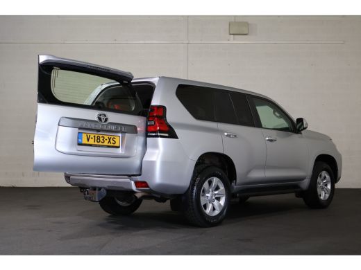 Toyota Land Cruiser 2.8 D-4D-F Challenger Window Van ActivLease financial lease