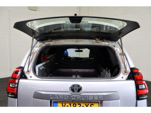 Toyota Land Cruiser 2.8 D-4D-F Challenger Window Van ActivLease financial lease