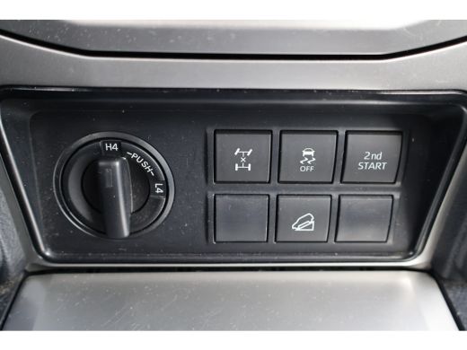 Toyota Land Cruiser 2.8 D-4D-F Challenger Window Van ActivLease financial lease