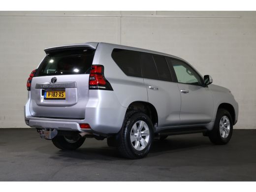 Toyota Land Cruiser 2.8 D-4D-F Challenger Window Van ActivLease financial lease