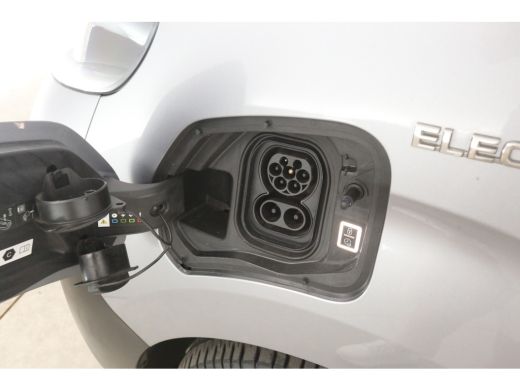 Toyota ProAce Elektrisch Extra Range 75 kWh L2H1 | Snelladen | SOH 94% | Airco | Cruise | Carplay | 3 Zits | Navi ActivLease financial lease