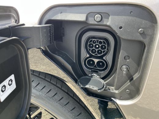 Toyota RAV4 2.5 Plug-in Hybrid AWD 300 First Edition | All-in prijs | Trekhaak | Treeplanken | ActivLease financial lease