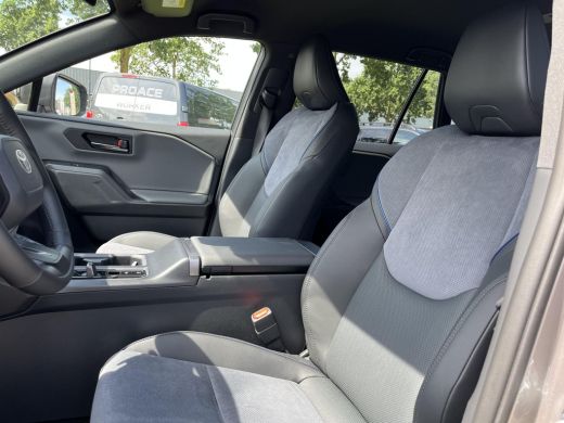 Toyota RAV4 2.5 Plug-in Hybrid AWD 300 First Edition | All-in prijs | Trekhaak | Treeplanken | ActivLease financial lease