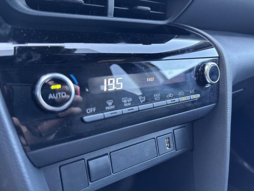 Toyota Yaris Cross 1.5 Hybrid Dynamic | Carplay/AndroidAuto | Keyless | Climate control | Achteruitrij camera | LED | ActivLease financial lease