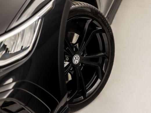 Volkswagen Golf 1.5 TSI R-Line 150Pk Automaat (2X R-LINE, PANORAMADAK, BLACK PACK, KUIPSTOELEN, STUUR/STOELVERWAR... ActivLease financial lease