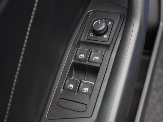 Volkswagen T-Roc 1.5 TSi 150 Pk Automaat Style | Adaptive Cruise | Stoel/Stuurverwarming | Camera | CarPlay | 17 I... ActivLease financial lease