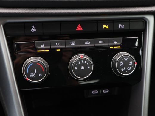 Volkswagen T-Roc 1.5 TSi 150 Pk Automaat Style | Adaptive Cruise | Stoel/Stuurverwarming | Camera | CarPlay | 17 I... ActivLease financial lease