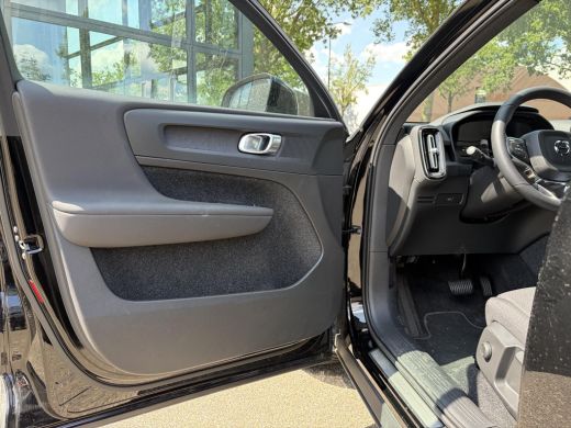 Volvo  C40 Recharge Core 69 kWh SOH 100% | ACHTERUITRIJCAMERA | ADAPT. CRUISE CONTROL | PANORAMA DAK | 12 MN... ActivLease financial lease