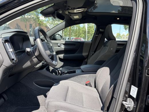 Volvo  C40 Recharge Core 69 kWh SOH 100% | ACHTERUITRIJCAMERA | ADAPT. CRUISE CONTROL | PANORAMA DAK | 12 MN... ActivLease financial lease
