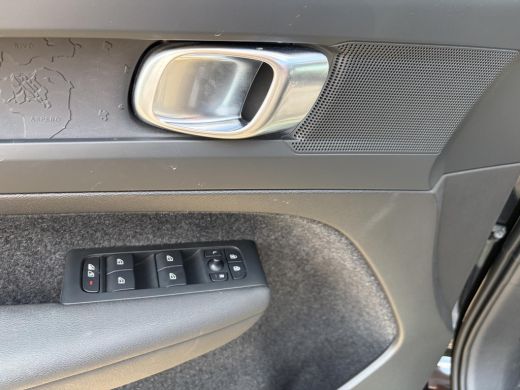 Volvo  C40 Recharge Core 69 kWh SOH 100% | ACHTERUITRIJCAMERA | ADAPT. CRUISE CONTROL | PANORAMA DAK | 12 MN... ActivLease financial lease