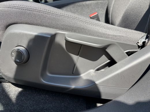 Volvo  C40 Recharge Core 69 kWh SOH 100% | ACHTERUITRIJCAMERA | ADAPT. CRUISE CONTROL | PANORAMA DAK | 12 MN... ActivLease financial lease