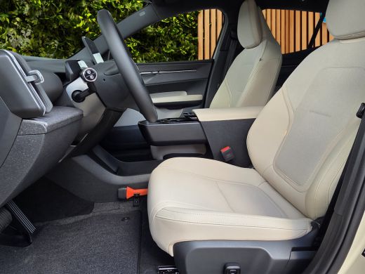 Volvo  EX30 P5 Long Range Plus Europa | Harman/Kardon | Stuur/stoelverwarming | Camera | Pilot Assist | Memory ActivLease financial lease