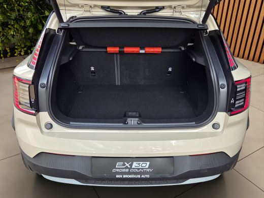 Volvo  EX30 P5 Long Range Plus Europa | Harman/Kardon | Stuur/stoelverwarming | Camera | Pilot Assist | Memory ActivLease financial lease