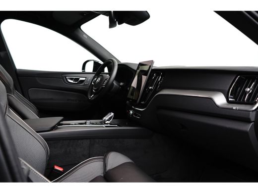 Volvo  XC60 2.0 T6 Plug-in hybrid AWD Plus Black Edition | Luchtvering | Panoramadak | HU-Display | Trekhaak | ActivLease financial lease