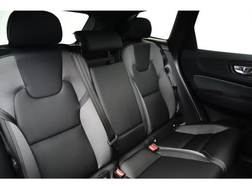 Volvo  XC60 2.0 T6 Plug-in hybrid AWD Plus Black Edition | Luchtvering | Panoramadak | HU-Display | Trekhaak | ActivLease financial lease
