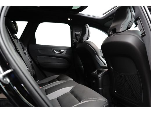 Volvo  XC60 2.0 T6 Plug-in hybrid AWD Plus Black Edition | Luchtvering | Panoramadak | HU-Display | Trekhaak | ActivLease financial lease