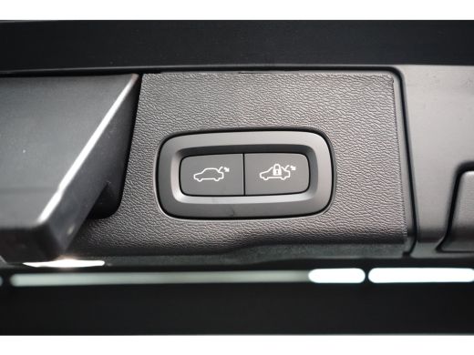 Volvo  XC60 2.0 T6 Plug-in hybrid AWD Plus Black Edition | Luchtvering | Panoramadak | HU-Display | Trekhaak | ActivLease financial lease