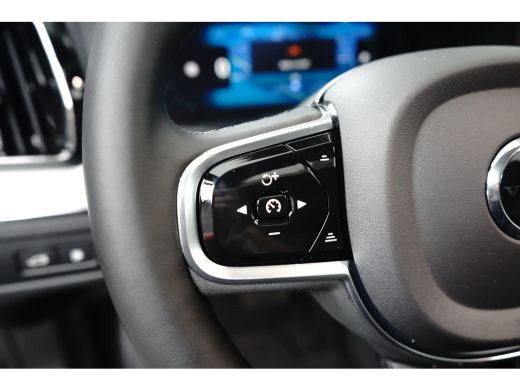 Volvo  XC60 2.0 T6 Plug-in hybrid AWD Plus Black Edition | Luchtvering | Panoramadak | HU-Display | Trekhaak | ActivLease financial lease