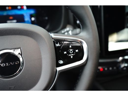 Volvo  XC60 2.0 T6 Plug-in hybrid AWD Plus Black Edition | Luchtvering | Panoramadak | HU-Display | Trekhaak | ActivLease financial lease