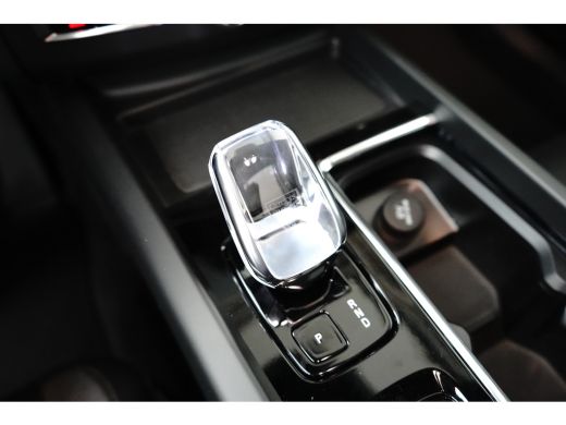 Volvo  XC60 2.0 T6 Plug-in hybrid AWD Plus Black Edition | Luchtvering | Panoramadak | HU-Display | Trekhaak | ActivLease financial lease