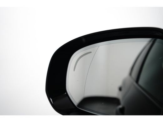 Volvo  XC60 2.0 T6 Plug-in hybrid AWD Plus Black Edition | Luchtvering | Panoramadak | HU-Display | Trekhaak | ActivLease financial lease