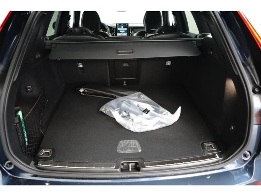 Volvo  XC60 2.0 T6 Plug-in hybrid AWD Plus Black Edition | Trekhaak | 360 Camera | Panoramadak | Getint glas ... ActivLease financial lease