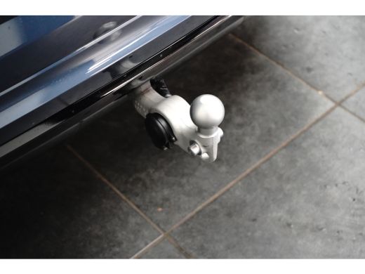 Volvo  XC60 2.0 T6 Plug-in hybrid AWD Plus Black Edition | Trekhaak | 360 Camera | Panoramadak | Getint glas ... ActivLease financial lease