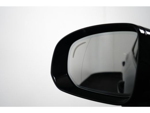 Volvo  XC60 2.0 T6 Plug-in hybrid AWD Plus Black Edition | Trekhaak | 360 Camera | Panoramadak | Getint glas ... ActivLease financial lease
