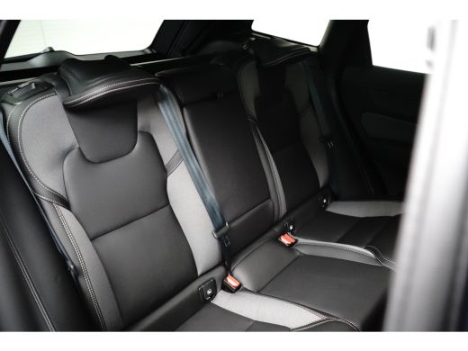 Volvo  XC60 2.0 T6 Plug-in hybrid AWD Plus Black Edition | Trekhaak | 360 Camera | Panoramadak | Getint glas ... ActivLease financial lease