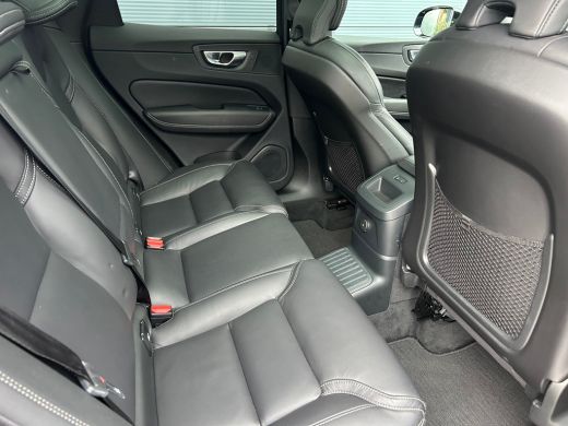 Volvo  XC60 2.0 T6 Plug-in hybrid AWD Ultra Black Edition | Massage | Trekhaak | Panoramadak | HU-Display | ActivLease financial lease