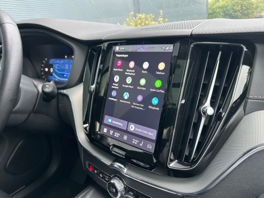 Volvo  XC60 2.0 T6 Plug-in hybrid AWD Ultra Black Edition | Massage | Trekhaak | Panoramadak | HU-Display | ActivLease financial lease