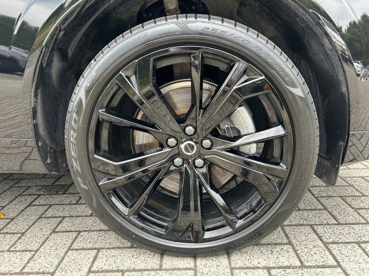 Volvo  XC60 2.0 T6 Plug-in hybrid AWD Ultra Black Edition | Massage | Trekhaak | Panoramadak | HU-Display | ActivLease financial lease