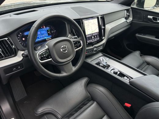 Volvo  XC60 2.0 T6 Plug-in hybrid AWD Ultra Black Edition | Massage | Trekhaak | Panoramadak | HU-Display | ActivLease financial lease