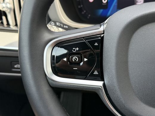Volvo  XC60 2.0 T8 Plug-in hybrid AWD Ultra Black Edition | Trekhaak | Pano | Pilot Assist | Dodehoek | 21 inch ActivLease financial lease