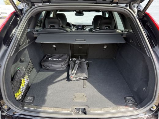 Volvo  XC60 2.0 T8 Plug-in hybrid AWD Ultra Black Edition | Trekhaak | Pano | Pilot Assist | Dodehoek | 21 inch ActivLease financial lease