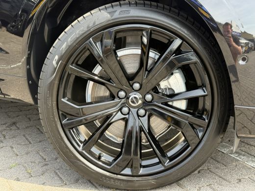 Volvo  XC60 2.0 T8 Plug-in hybrid AWD Ultra Black Edition | Trekhaak | Pano | Pilot Assist | Dodehoek | 21 inch ActivLease financial lease