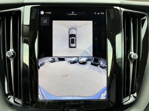 Volvo  XC60 Plug-In Hybrid AWD T8 Plus Dark HEAD-UP DISPLAY | 360 CAMERA | PANORAMA DAK | HARMAN/KARDON SOUND... ActivLease financial lease