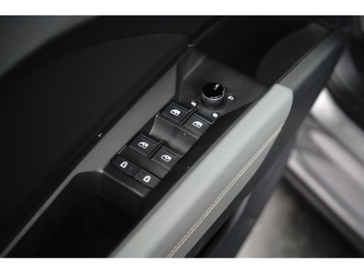 Audi Q4 e-tron 40 S edition 77 kWh 204PK | Panorama Dak | Ledere Bekleding | Sfeerverlichting | Assistentiepakke... ActivLease financial lease
