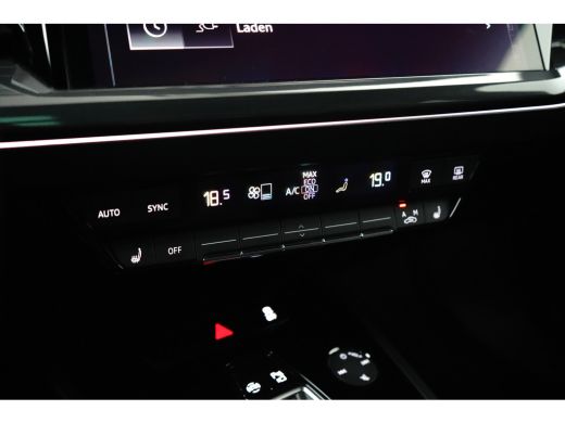 Audi Q4 e-tron 40 S edition 77 kWh 204PK | Panorama Dak | Ledere Bekleding | Sfeerverlichting | Assistentiepakke... ActivLease financial lease