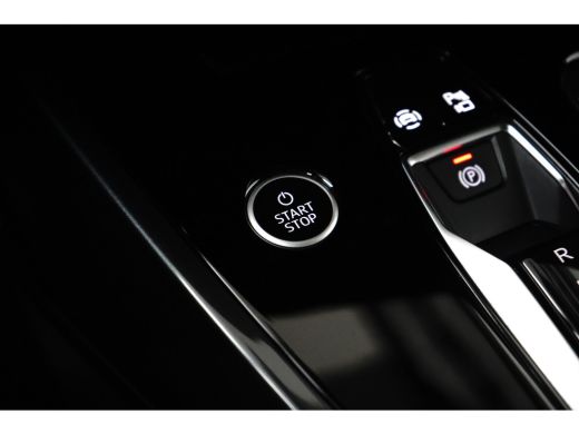 Audi Q4 e-tron 40 S edition 77 kWh 204PK | Panorama Dak | Ledere Bekleding | Sfeerverlichting | Assistentiepakke... ActivLease financial lease