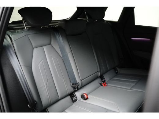 Audi Q4 e-tron 40 S edition 77 kWh 204PK | Panorama Dak | Ledere Bekleding | Sfeerverlichting | Assistentiepakke... ActivLease financial lease