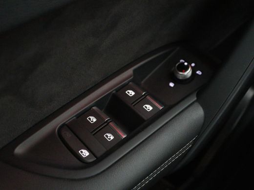Audi Q5 55 TFSI e quattro Competition | 85,1% | Leder | Sfeerverlichting | Cruise control | Navigatie | 3... ActivLease financial lease