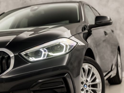 BMW 1 Serie 118i Sport Automaat (APPLE CARPLAY, DEALER ONDERHOUDEN, STOELVERWARMING, CAMERA, SPORTSTOELEN, GE... ActivLease financial lease