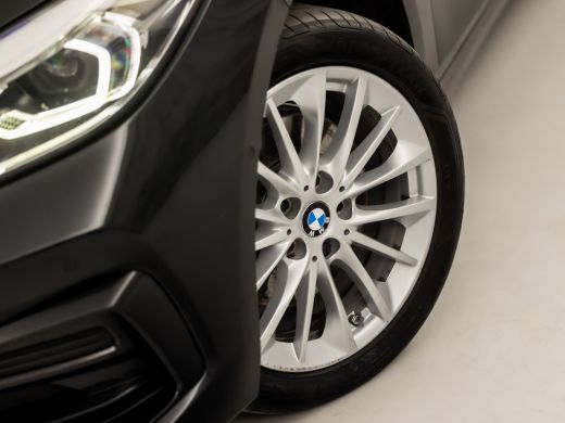 BMW 1 Serie 118i Sport Automaat (APPLE CARPLAY, DEALER ONDERHOUDEN, STOELVERWARMING, CAMERA, SPORTSTOELEN, GE... ActivLease financial lease