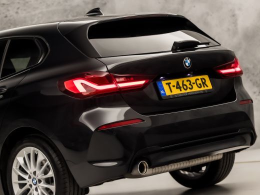 BMW 1 Serie 118i Sport Automaat (APPLE CARPLAY, DEALER ONDERHOUDEN, STOELVERWARMING, CAMERA, SPORTSTOELEN, GE... ActivLease financial lease