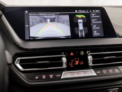BMW 1 Serie 118i Sport Automaat (APPLE CARPLAY, DEALER ONDERHOUDEN, STOELVERWARMING, CAMERA, SPORTSTOELEN, GE... ActivLease financial lease